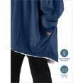 thumbnail image 4 of Bare Home Manta de Felpa Sherpa para Llevar Puesta Mullida y Suave, Ligera, para Adultos, Azul Oscuro, 4 of 7