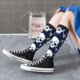 thumbnail image 5 of Fotbe white arrow Skull Calcetas Divertidas Estampadas para Hombre y Mujer, Calcetas de Algodón hasta la Rodilla para Caminar, Correr, Enfermería y Embarazo, 5 of 6