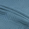 thumbnail image 3 of Funda de cojín tejida de terciopelo REGALWOVEN Pack de 2 Cuadrada Suave Funda decorativa de cojín Azul 18" x 18", 3 of 6