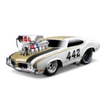 1970 Oldsmobile Cutlass Supreme - Muscle Machine 124 Scale Vehicle - 1970 Oldsmobile 442