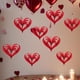 thumbnail image 5 of Guirnalda de corazones de papel (8 piezas), decoraciones colgantes en forma de corazón, corazón con purpurina 3D rojo, 5 of 9