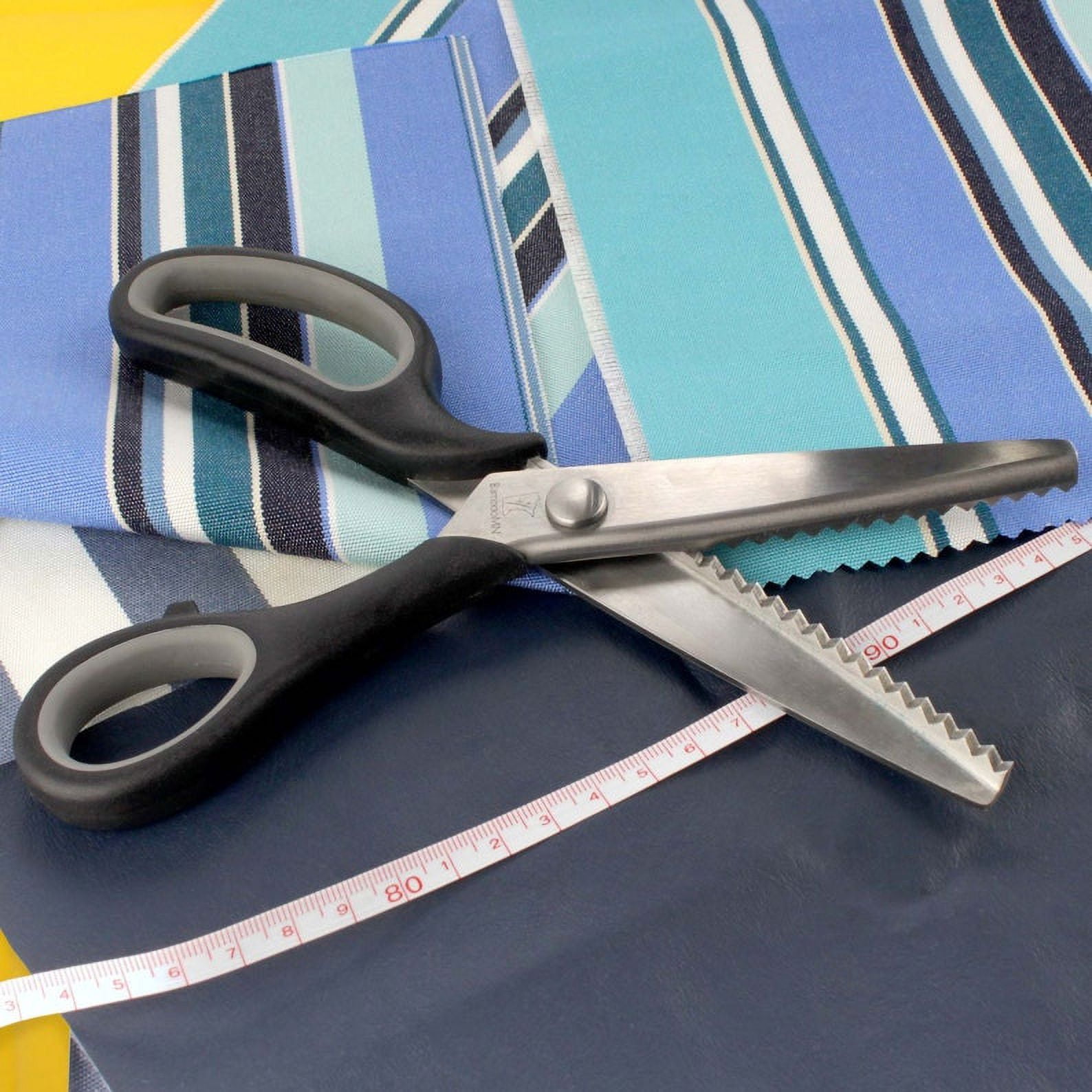 Yrmaups 5Pcs Triangular Lace Scissors, Dog Tooth Serrated Fabric Shears, Ergonomic Plastic Handle Scissors for Sewing Leather Paper and Crafting, Decorative Cutting Tool for Tailoring and Domestic