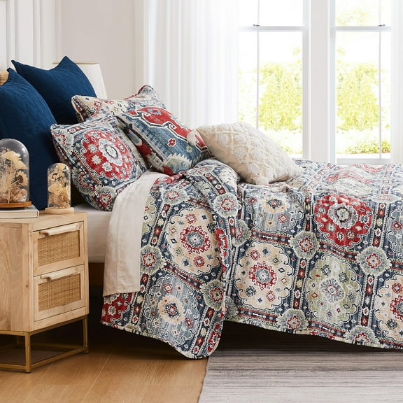 Southshore Fine Living, Inc. Oversized King Quilt Bedding Set 7-Pieces with 2 Pillow Shams, 2 Euro Shams, 2 Throw Pillows, Boho Bedding Set for King and California King Beds, Kilim Blue & Red