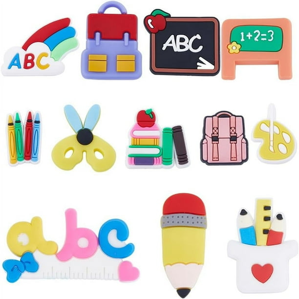 72 adornos para zapatos escolares, adornos para zapatos de profesor, de PVC con parte trasera plana, para pizarra, letras ABC, tijeras, lápices, mochilas, decoración.