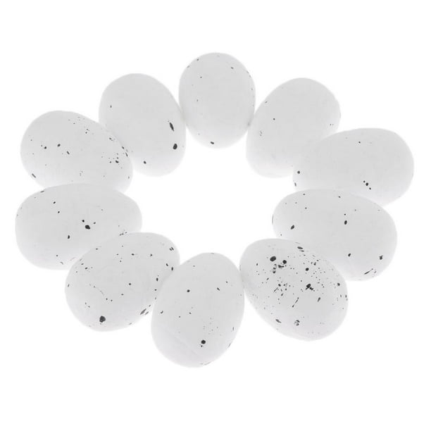 10 huevos de codorniz en miniatura, simulación de micropaisaje. S blanca