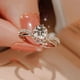 thumbnail image 4 of Anillo de pareja de enamorados con corona de cuatro garras y simulación de moissanita, anillo de apertura de corona de 1 quilate para hombre y mujer, 4 of 5
