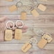 thumbnail image 3 of Paquete de 30 Llaveros de Madera en , Colgantes de Madera Sin Terminar en con Llaveros para Etiquetas , Suministros para Manualidades de Llaves DIY, 3 of 5