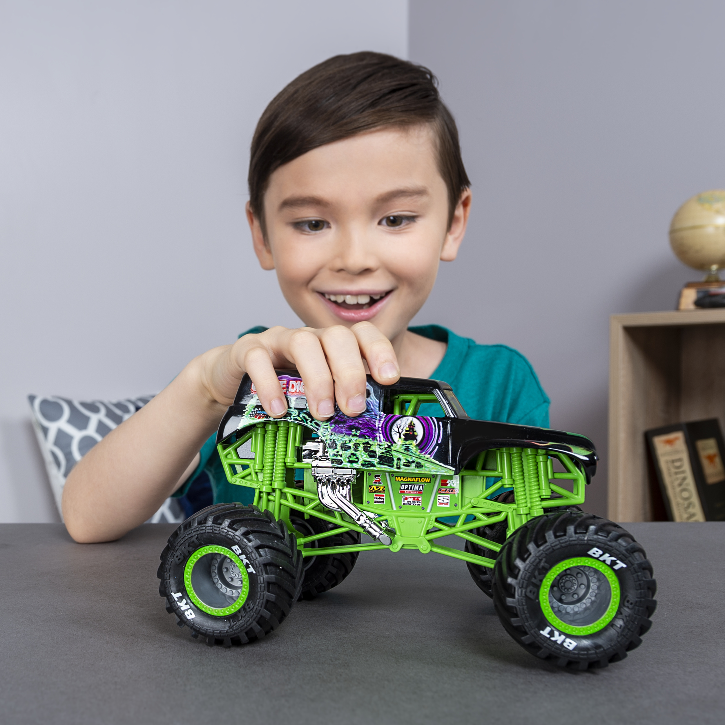 Monster Jam, Official Grave Digger Monster Truck, Die-Cast Vehicle, 1:24 Scale - image 2 of 5