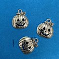 thumbnail image 2 of 50 Pcs Pendentifs Breloques Citrouille d'Halloween Porte-Clés Accessoires Style Rétro Pendants, 2 of 9
