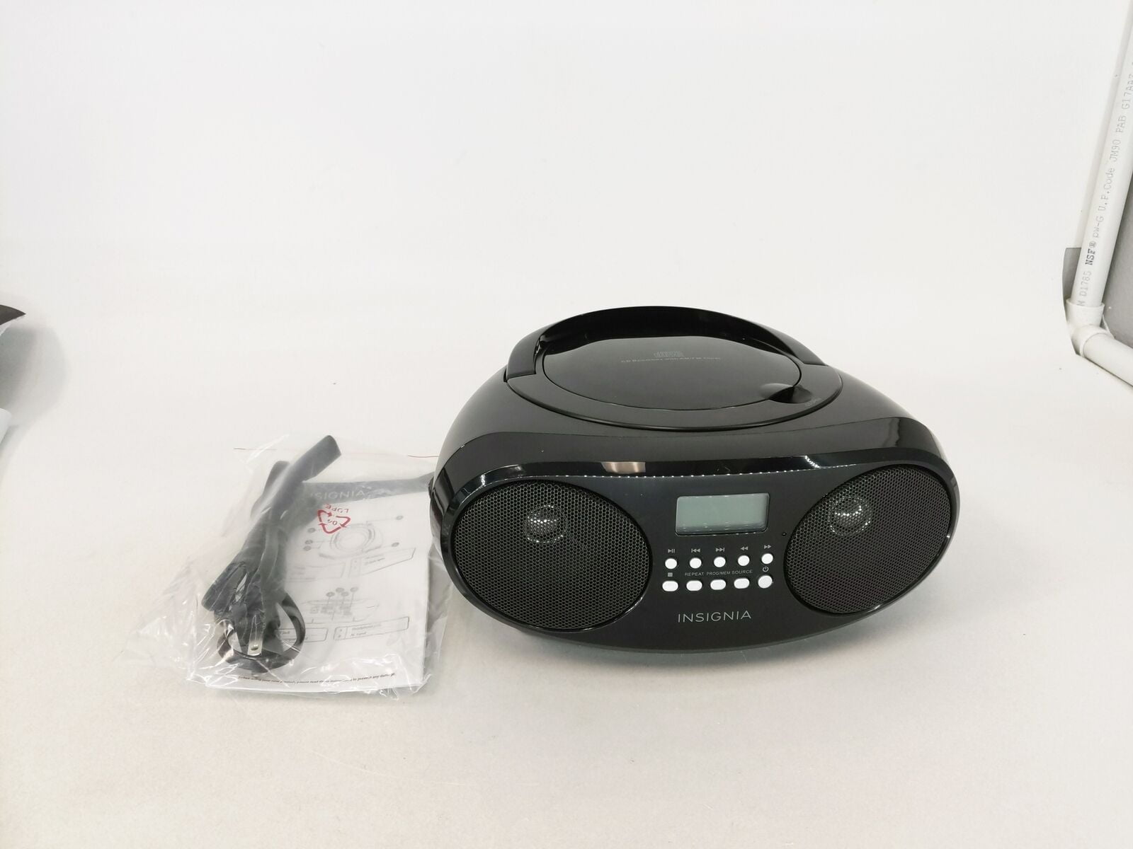 Insignia Insignia CD Boombox Black NSB4111