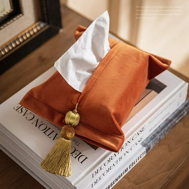 Thin tissue box outlet