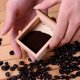 thumbnail image 5 of Molinillo de café manual, diseño antiguo vintage, núcleo de molienda de cerámica, base de madera de estilo retro, ajuste de engranajes para café expreso, café turco, prensa francesa, 5 of 8