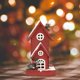 thumbnail image 5 of Casa de Navidad Pueblo Luces LED Edificios de madera en miniatura Casa de Navidad Escena de nieve Decoraciones de escritorio Figuras para EstiloA 16x13x30cm Soledad Casa de pueblo, 5 of 7