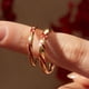 thumbnail image 3 of Anillo de pareja de cuerda roja esmaltada de una línea con diseño de nicho de miles de millas para matrimonio, un par de regalos para hombres y mujeres, 3 of 6