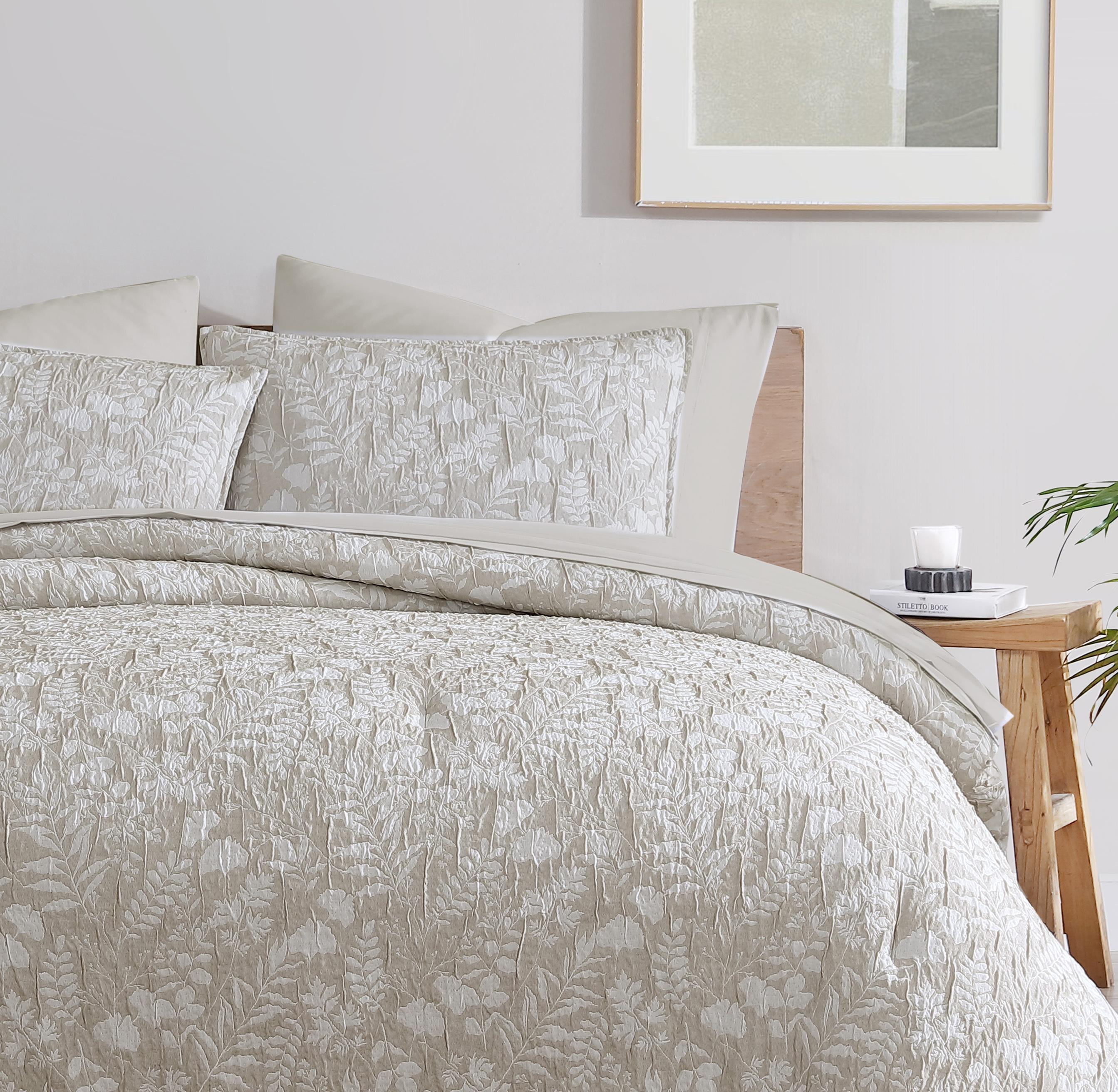 Turning Leaf Neutral 3-Piece Woven Matelasse Crinkle Jacquard Comforter Set - King