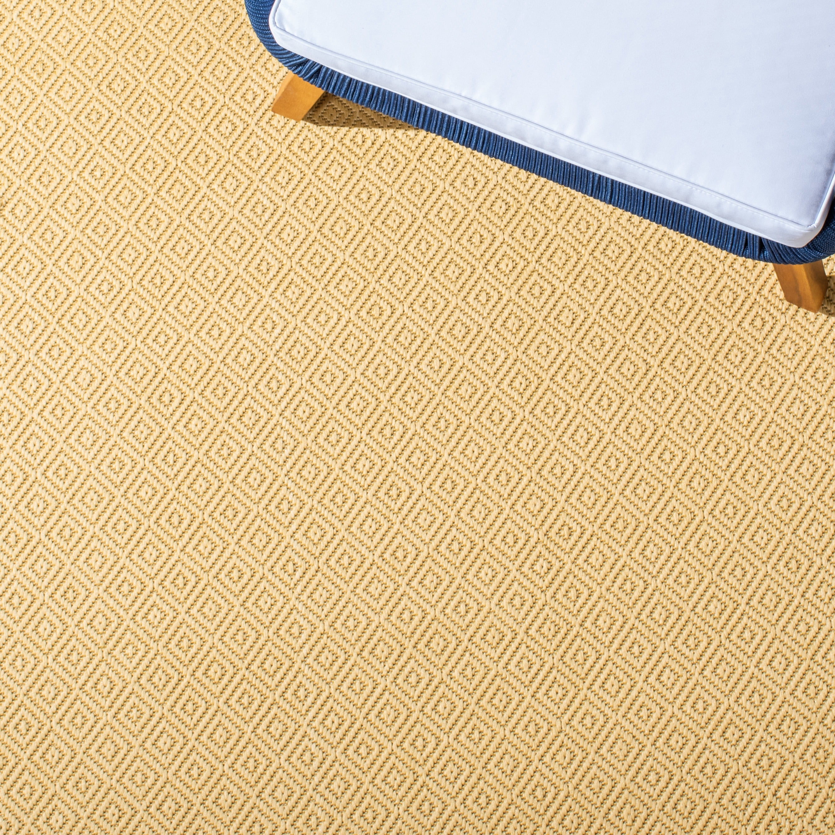 SAFAVIEH Courtyard Madeline Geometric Indoor/Outdoor Area Rug, Gold/Gold, 6'7" x 6'7" Round