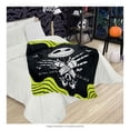 thumbnail image 2 of Frazada Providencia Jack Bones de 127x152cm Negro, 2 of 4