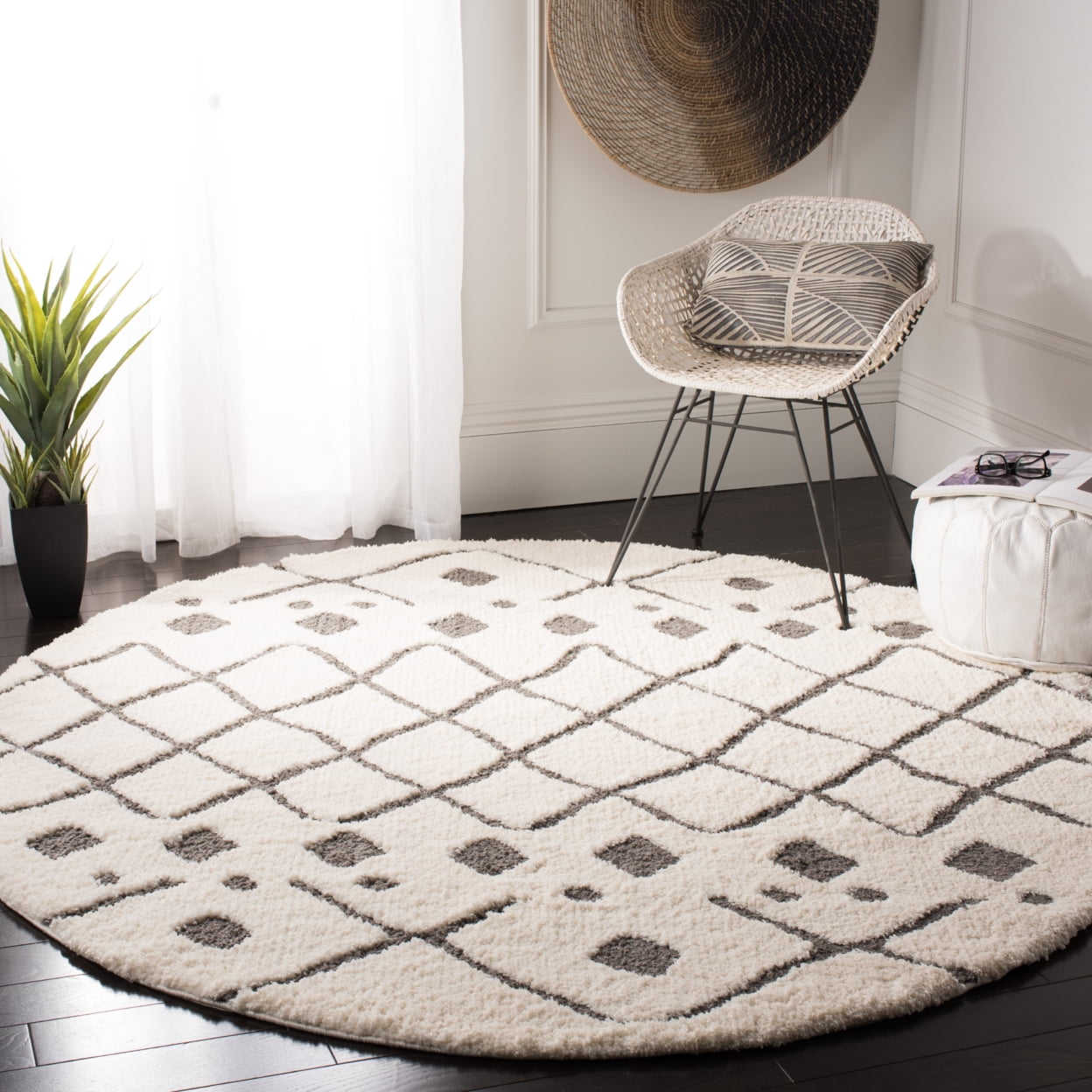 SAFAVIEH Sparta Eliot Geometric Polyester Shag Runner Rug, Ivory/Grey, 2'3" x 8'