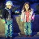 thumbnail image 4 of Recuerdos de fiesta con luces LED para niños de 3 a 12 años, niños y niñas que brillan en la oscuridad, regalos de cumpleaños, suministros para fiestas, cajas de premios, juguetes para la ansiedad., 4 of 5