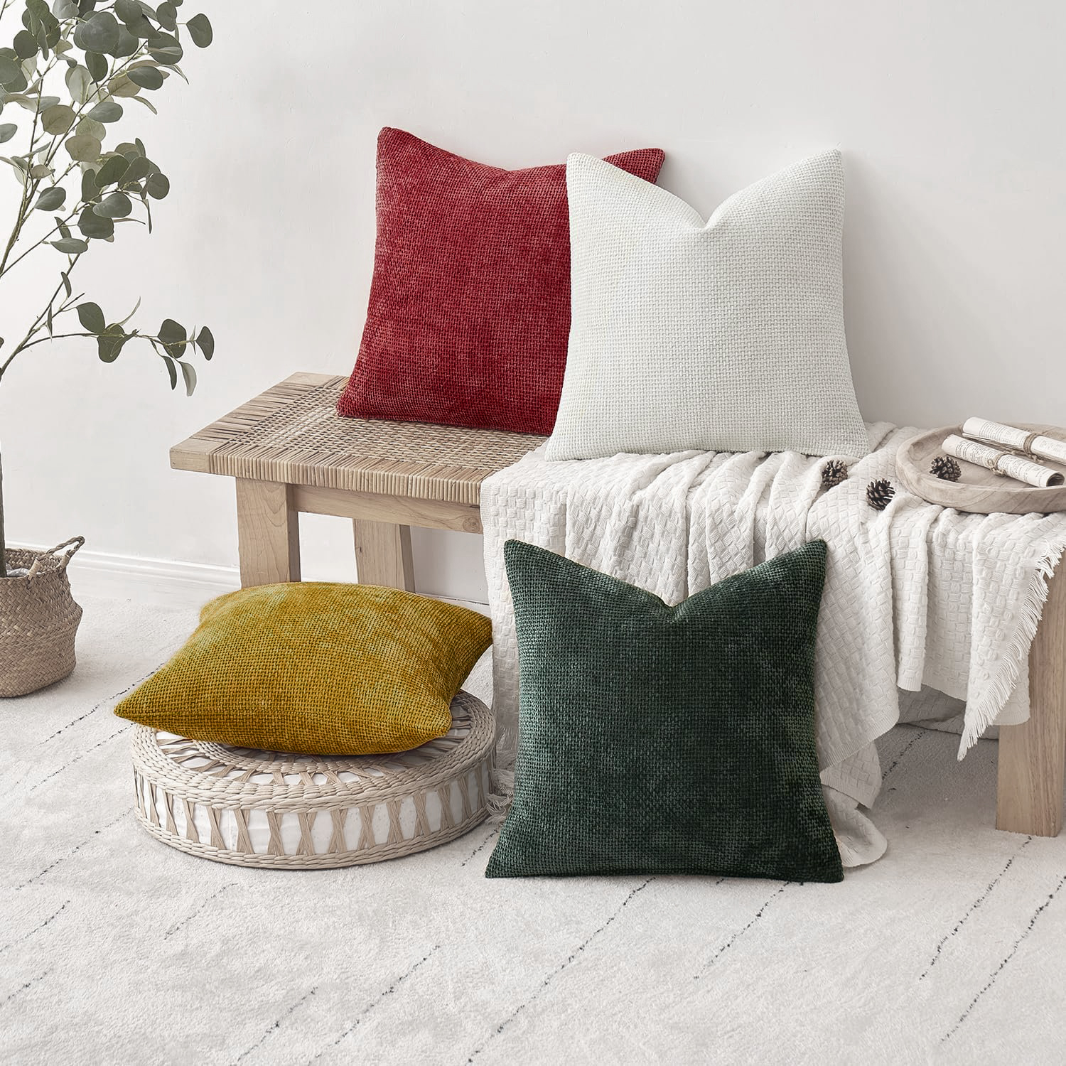 SUSIELADY Set of 4 Decorative Throw Pillow Covers 18x18 Inch, Soft Chenille Cushion Covers for Couch Sofa Bed, Boho Farmhouse Style for Living Room & Bedroom Decor, Christmas Red/Green