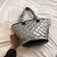 thumbnail image 3 of Bolso Mano Acolchado para Mujer Bolsos Acolchados Con Bolsillo Interior (Plata), 3 of 5