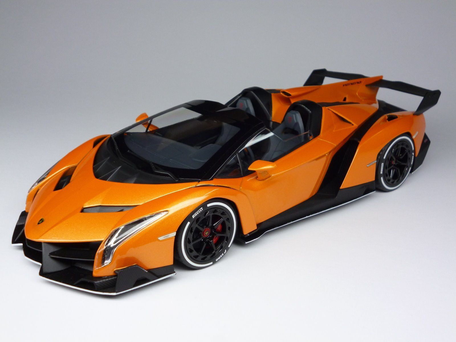 Veneno Roadster Orange 1/18 Diecast Model Car