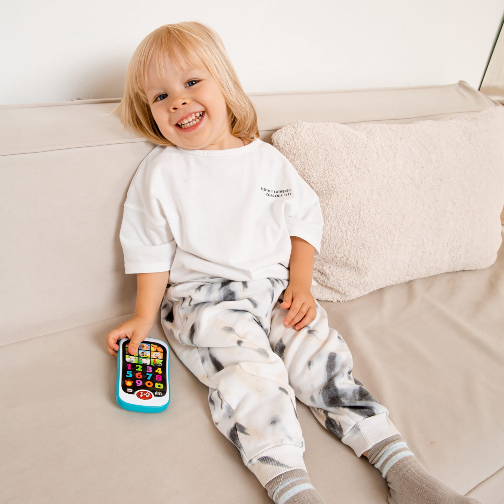Kids Hits: Smart Phone - Hello, Farm! - Interactive Educational Toy, Games Teach Numbers & Colors, Light-Up, Animal Sounds & Songs, Kid & Toddlers 2+