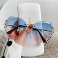 thumbnail image 1 of EIMELI Lunettes de Soleil Sans Monture Femmes Teintes Protection UV400 Lunettes de Soleil Vintage Sans Monture Lunettes de Soleil Dégradé Sans Monture Lunettes Rétro à Strass pour Activité Extérieure, 1 of 6
