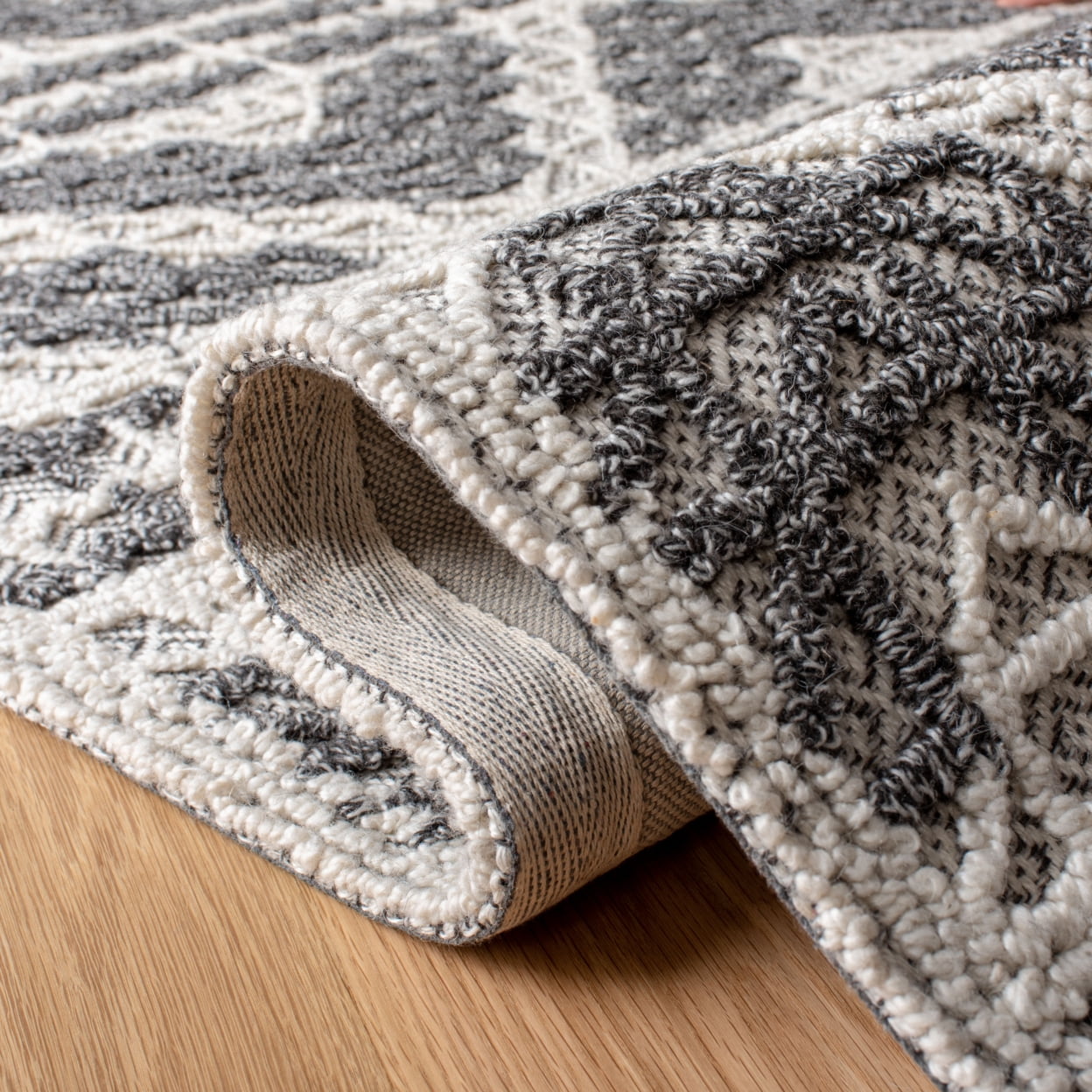 SAFAVIEH Trace Bernadette Geometric Striped Area Rug, Grey/Charcoal, 5' x 8'