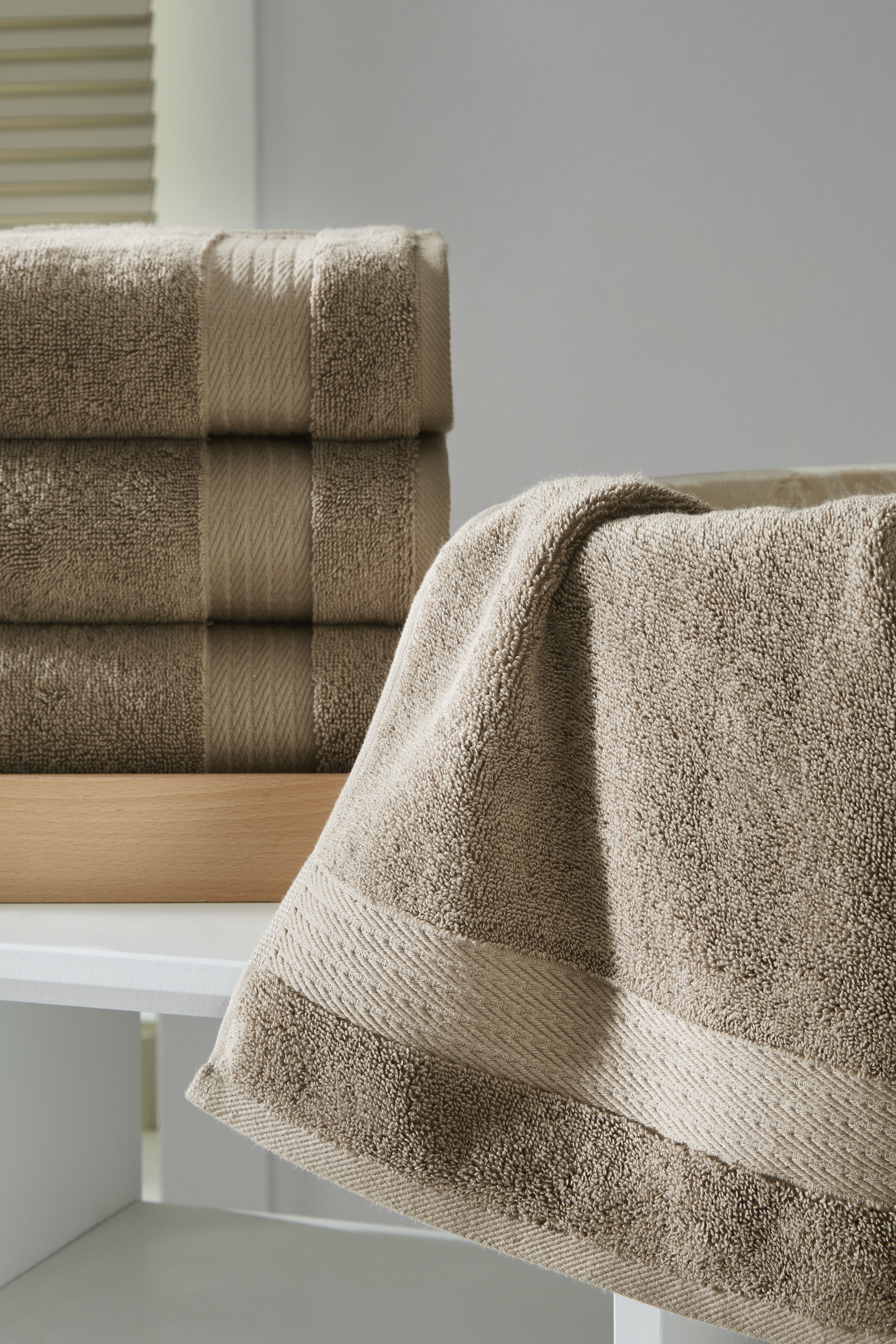 Ozdilek 4-Piece 16x30 Hand Towels  575 GSM – 100% Turkish Cotton, Luxury Soft , Quick Dry & Absorbent, Fade-Resistant, Comfortable & High-Quality Cotton Towel  (Light Brown)