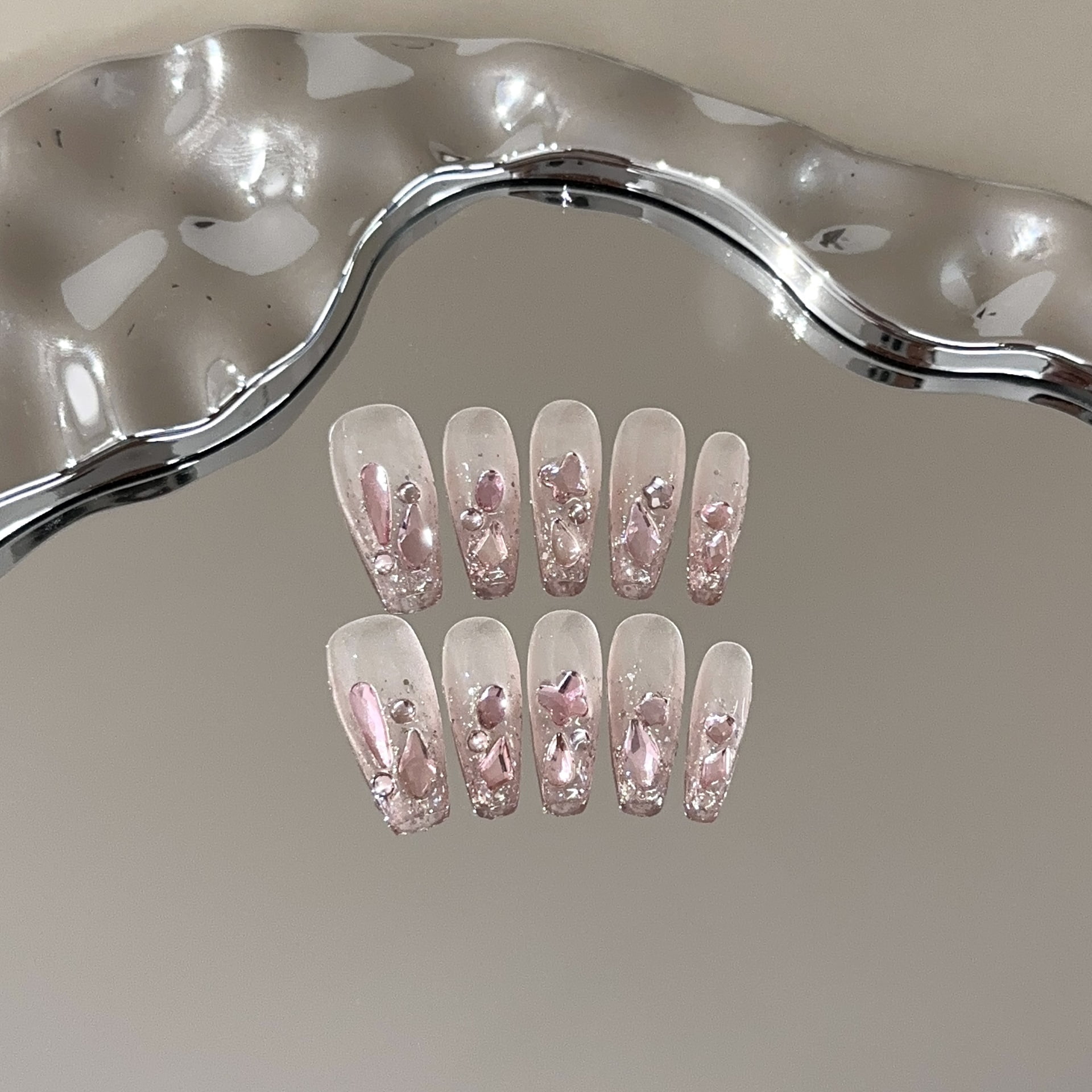Purely handmade nail pads, high-end pink diamonds, warm elves, white manicure, light luxury temperament, fake nail patches