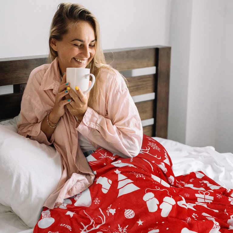 Red cozy online blanket