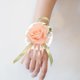 thumbnail image 1 of Muñequera Flores de Mano, Ojales de Insignia de Perlas , Muñequeras de Boda Flor de Muñeca Nupcial, para Honor Fiesta Banquet champán Macarena Pulsera Flores, 1 of 5