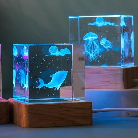 

1pc Cute Crystal Cube Table Lamp Sea Animal Jellyfish Decoration USB Night Light Wooden Base Colorful Lamp For Room Bedroom Desktop Decoration Creative Birthday Gift