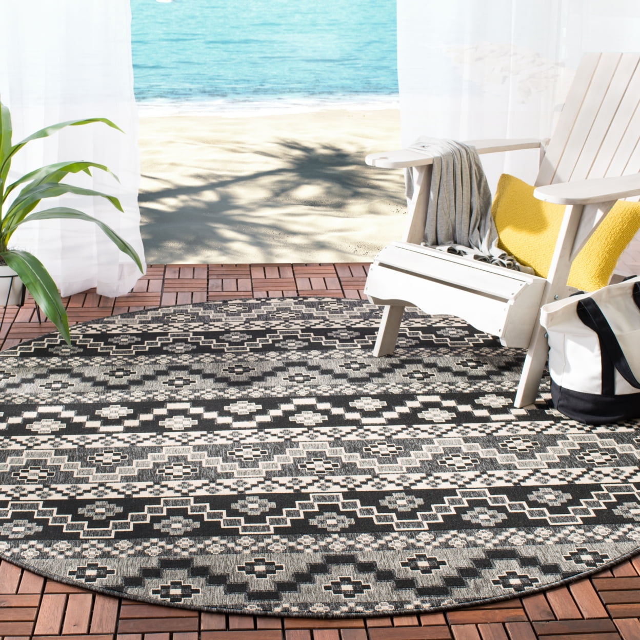 SAFAVIEH Veranda Luwig Southwestern Indoor/Outdoor Area Rug, 4' x 5'7", Black/Beige