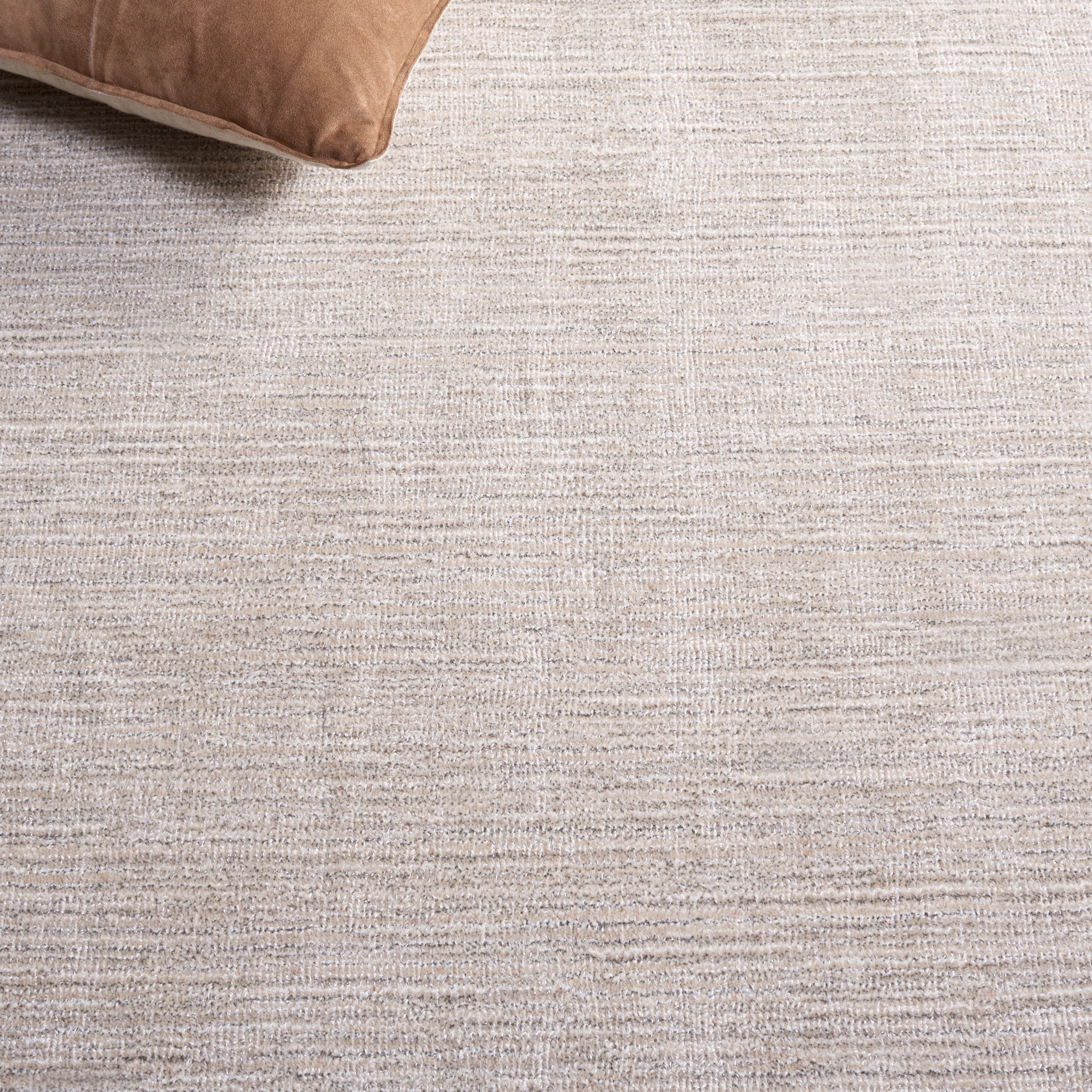 SAFAVIEH Mirage Romayne Distressed Area Rug, Beige, 4' x 6'