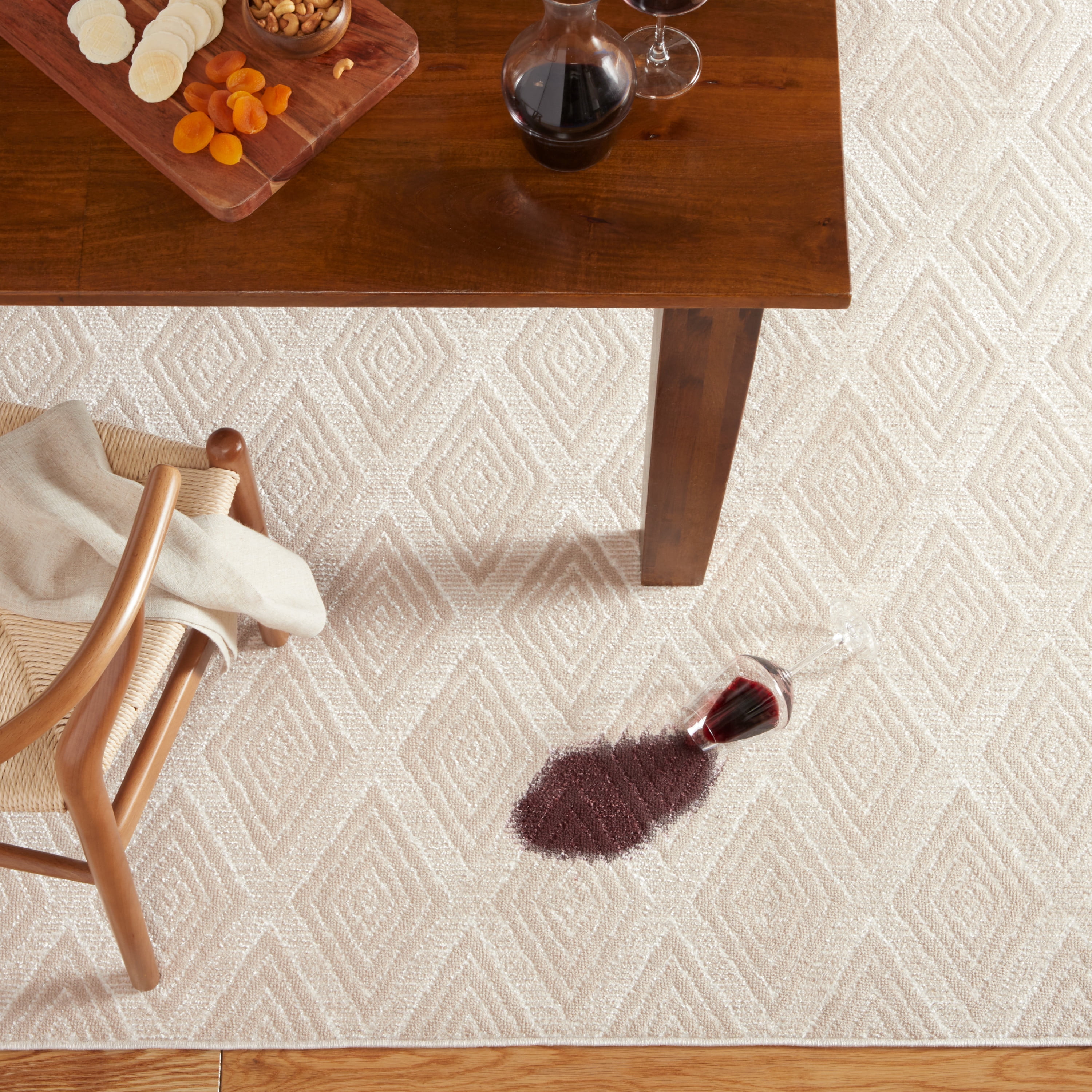 TOWN & COUNTRY EVERYDAY Rein Solid Diamond Everwash® Washable Area Rug with Non-Slip Backing, Pet Friendly Rug, Beige, 5'2"x7'2"