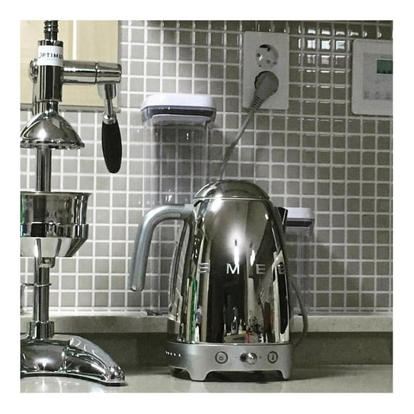 Tetera Smeg de Temperatura Variable Cromo