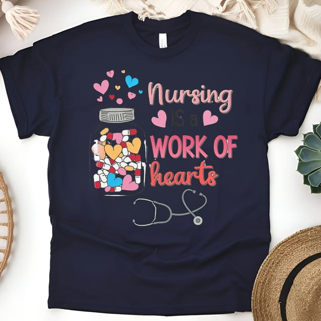 Nursing is a Work of Hearts T-Shirt Graphique pour Femmes, Bleu Marine, Taille 3TG