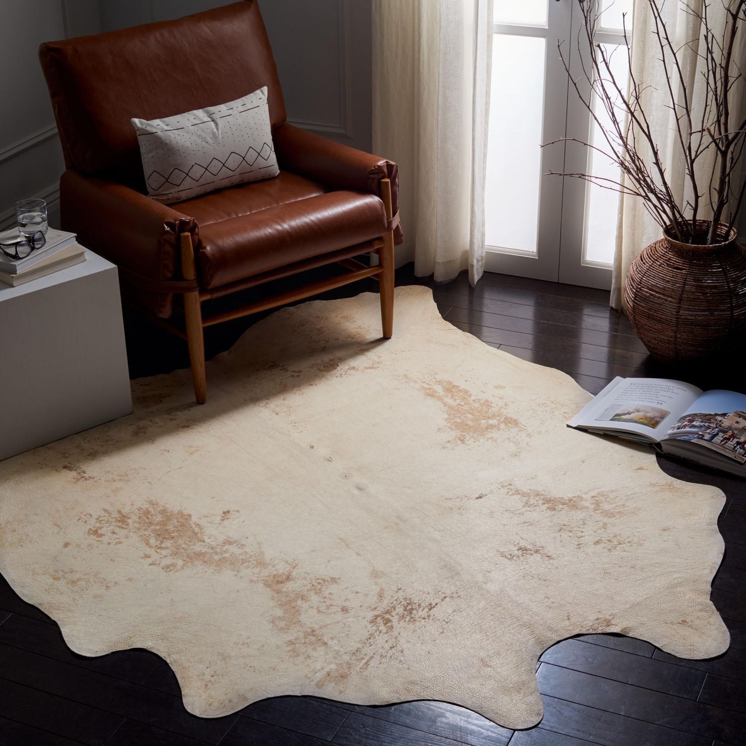 SAFAVIEH Cow Hide Donovan Animal Area Rug