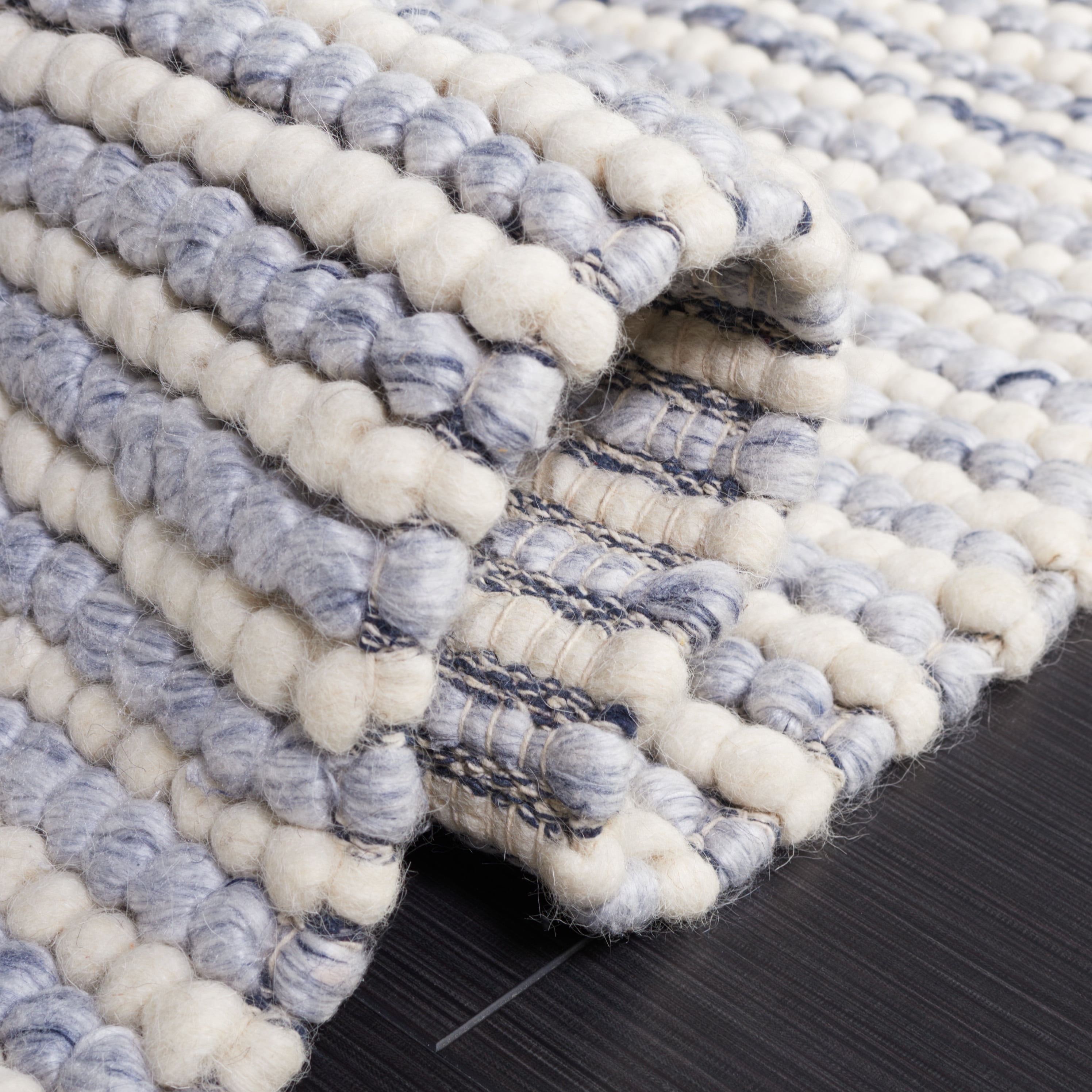SAFAVIEH Natura Fredrick Striped Area Rug, Ivory/Blue, 4' x 4' Square