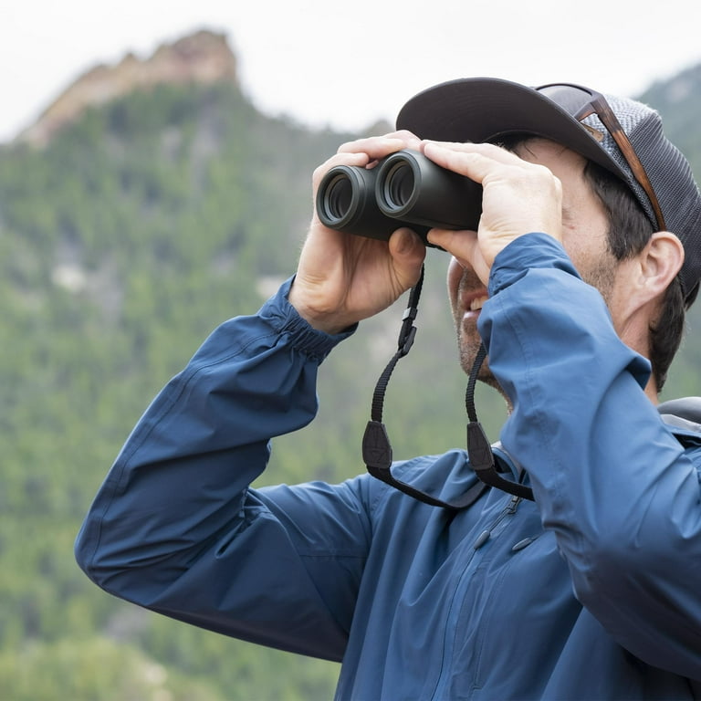Nikon PROSTAFF P7 8×30（NIkon PROSTAFF P7 8X30 Binoculars at 