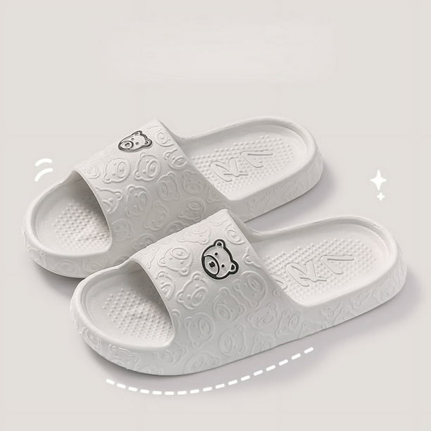 Zapatillas con estampado de oso bonito para mujer, sandalias suaves de dibujos animados para interiores de verano, zapatos de ocio cómodos antideslizantes para baño y exteriores para hombre, pareja