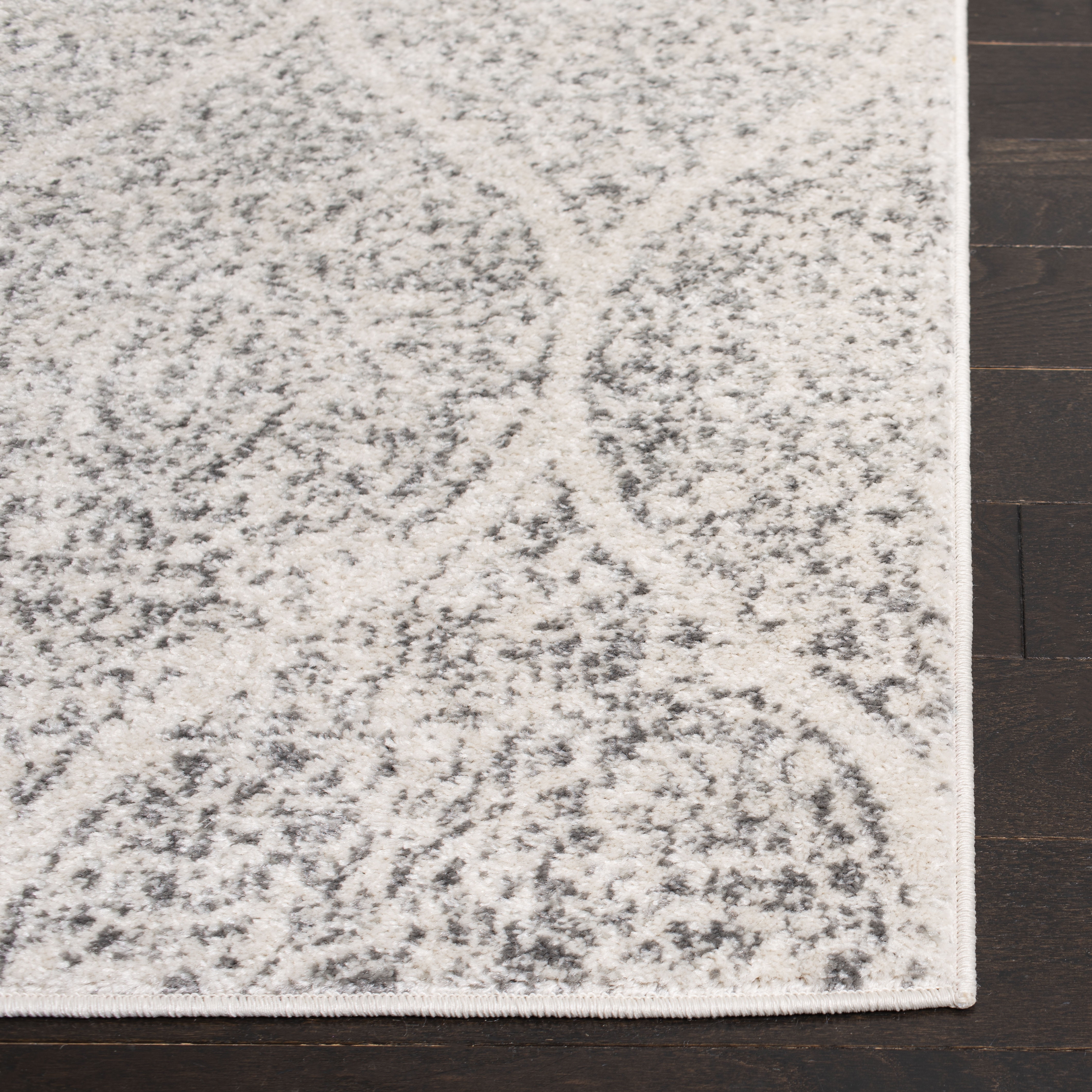 SAFAVIEH Madison Leighton Geometric Area Rug, Ivory/Silver, 6'7" x 6'7" Square