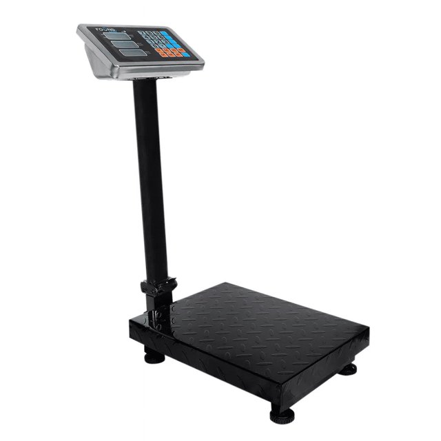 báscula industrial comercial digital belug hasta 150kg plataforma 30x40cm con mástil, vista frontal; plataforma metálica texturizada 30x40 cm color plata con patas niveladoras, mástil vertical negro y consola elevada con pantalla LCD y teclado con tecla Tara y tecla Cero. Alimentación 110V/230V o batería recargable; habitual para medición de peso en comercios y también utilizada para pesar cajas en envíos.