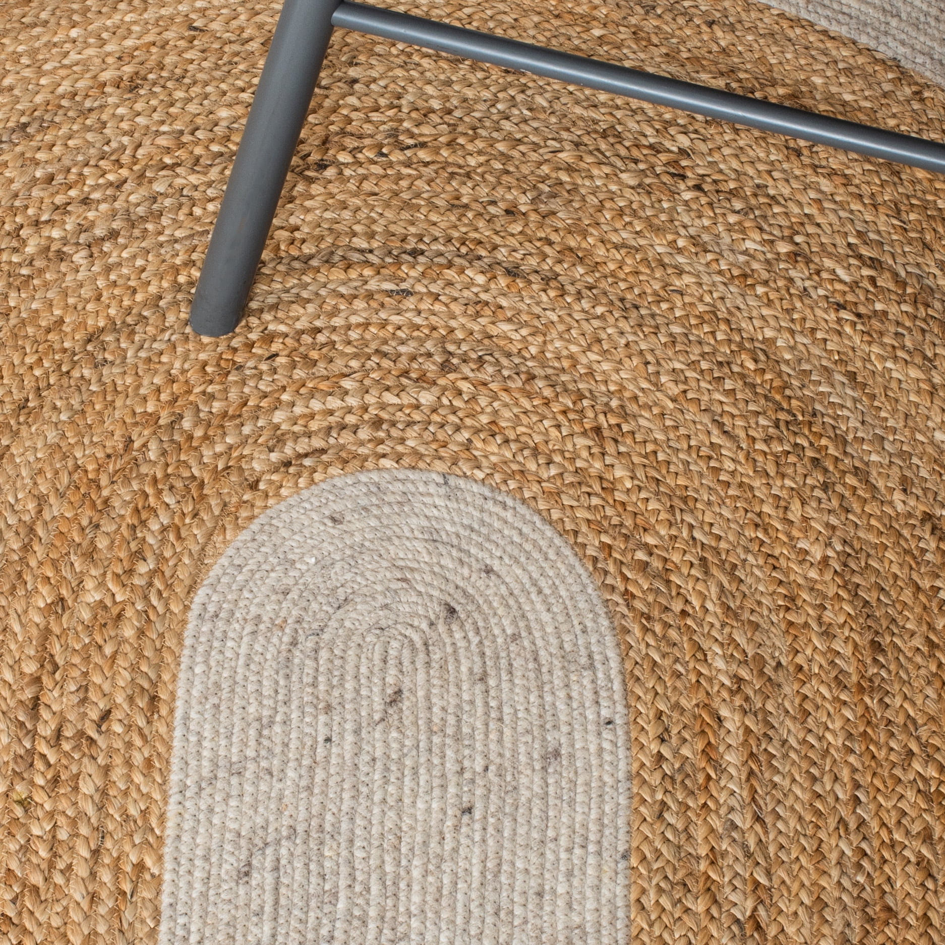 SAFAVIEH Braided Carina Bordered Reversible Area Rug, Beige/Natural, 4' x 4' Round