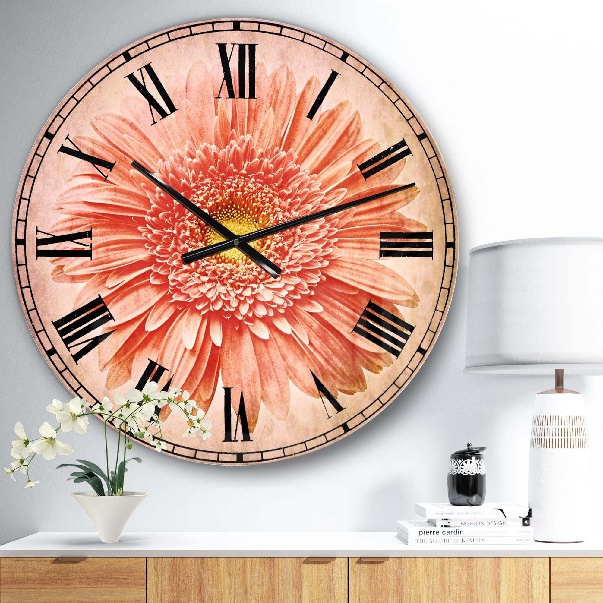 Designart 'Single Daisy on White ' Farmhouse wall clock