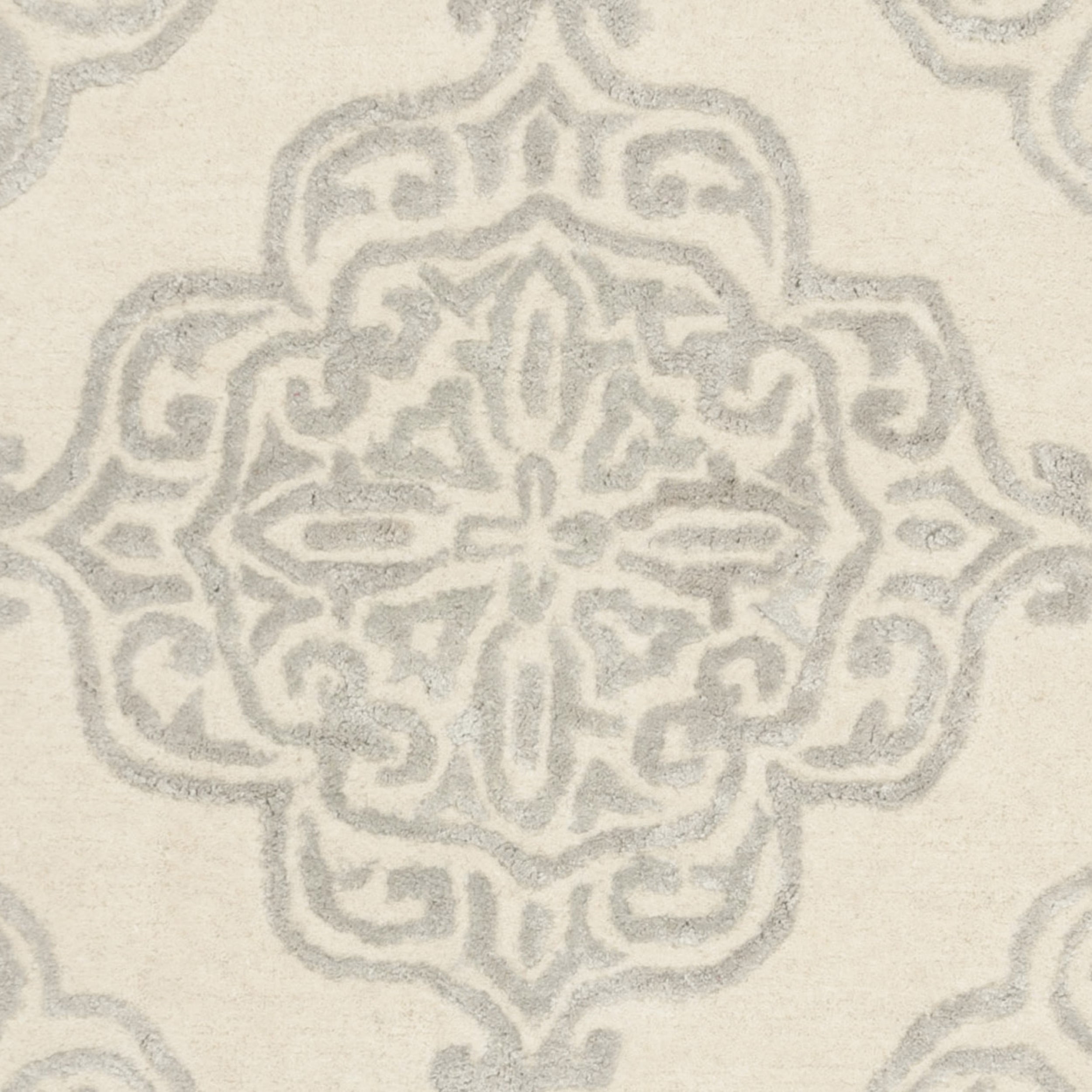 SAFAVIEH Glamour Georgene Damask Area Rug, Ivory/Silver, 6' x 6' Square