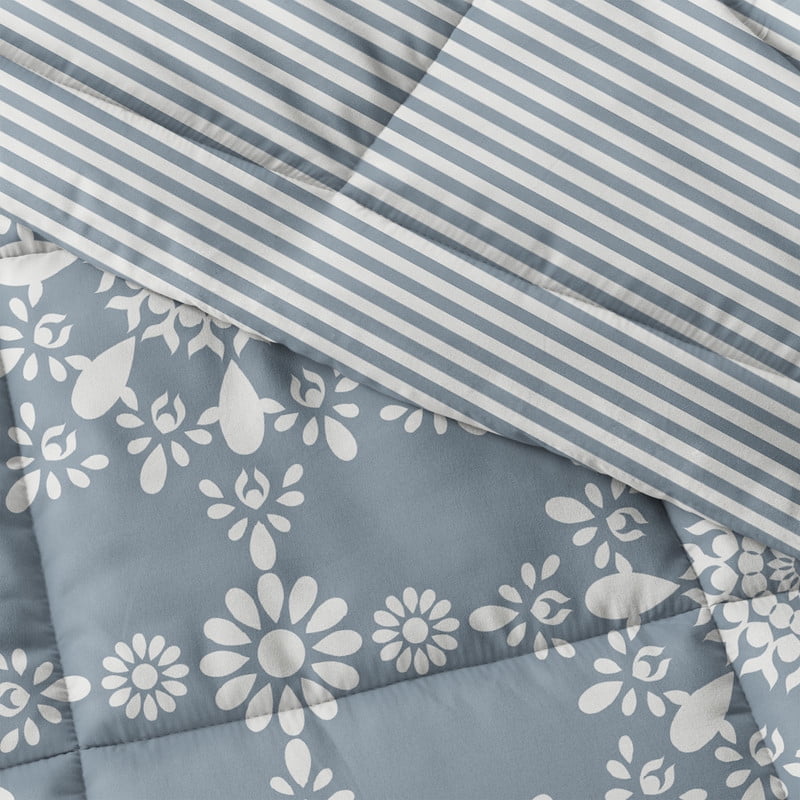 Noble Linens 3-Piece Light Blue Daisy Medallion Reversible Print Comforter Set, Full/Queen