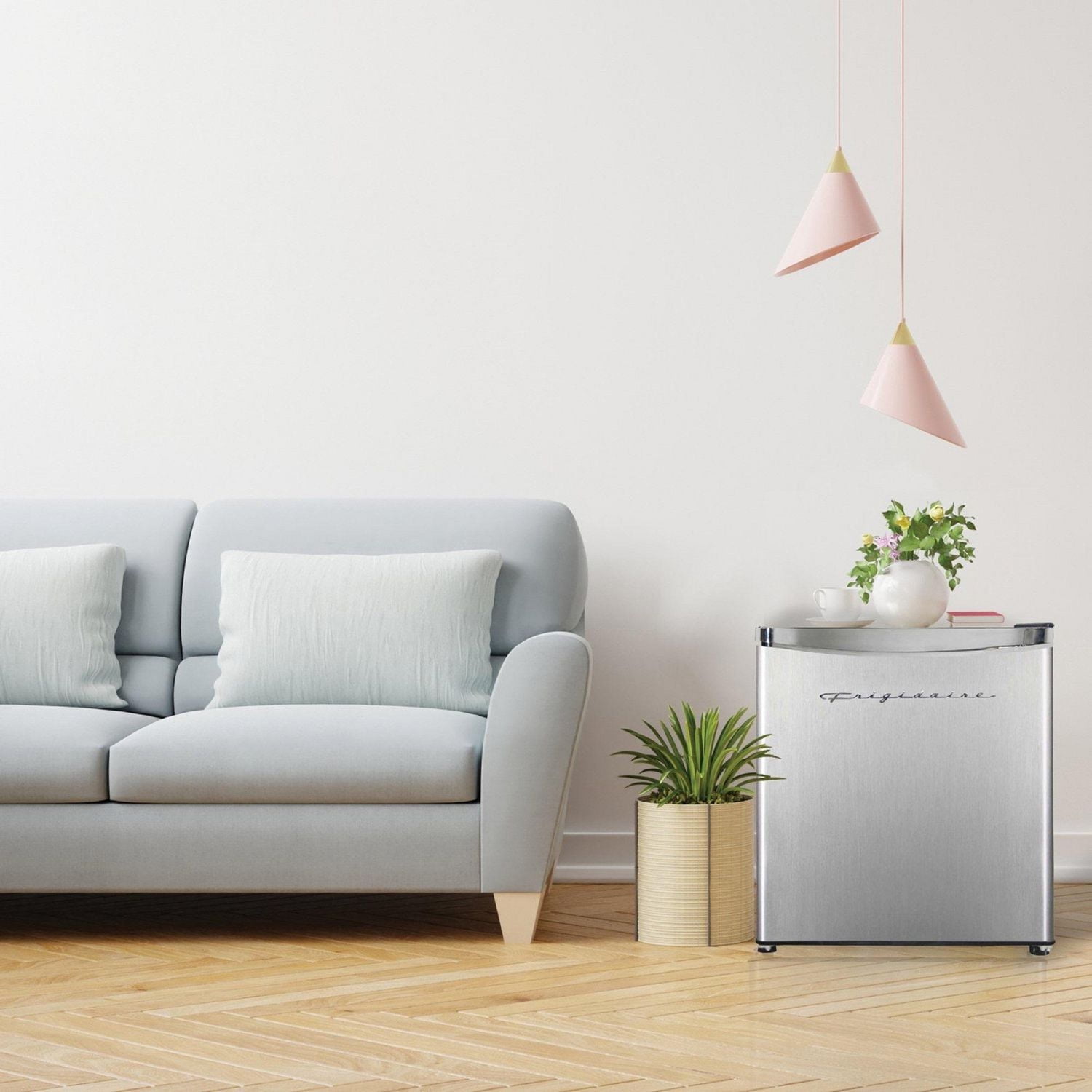 Frigidaire 1.6-cu ft Retro Compact Fridge - Platinum